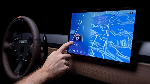 에픽게임즈가 자체 개발한 게임개발용 언리얼 엔진 HMI 기술을 차량용 인포테인먼트에 구현하는 모습(사진=에픽게임즈)