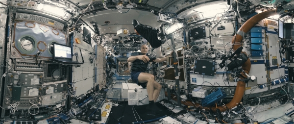 22일 공개된 'Space Explorers: The ISS Experience’ 에피소드1의 한 장면 (사진=LG유플러스 제공)