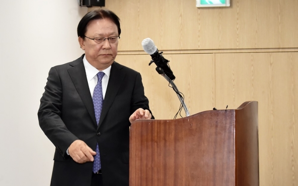 박근희 CJ대한통운 대표이사가 10월22일 서울 중구 태평로빌딩에서 택배 노동자 사망 사건과 관련해 사과문 발표를 하고있다.(사진=뉴시스)