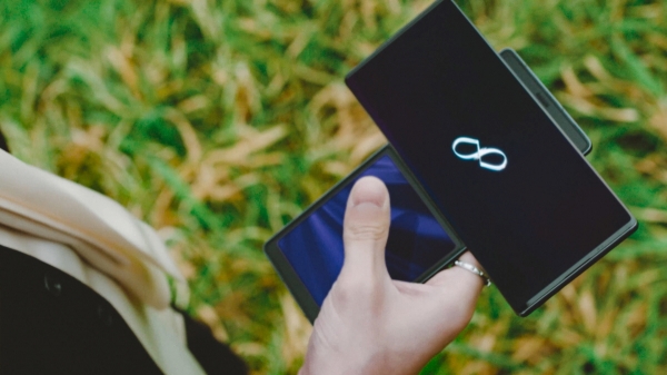 LG전자가 지난해 10월 유튜브 채널을 활용해 전략 스마트폰 LG 윙(LG Wing) 마케팅에 나섰다. 사진은 One (Monster & Infinity) 뮤직비디오 캡처 화면. (사진=LG전자 제공)