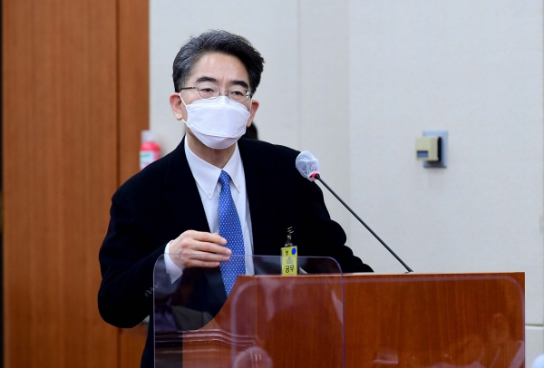 정호영 LG디스플레이 대표가 지난 2월 22일 서울 여의도 국회에서 열린 환경노동위원회 산업재해관련 청문회에서 의원의 질의에 답하고 있다. (사진=뉴시스)