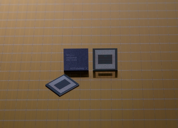SK하이닉스가 양산하는 18GB LPDDR5 모바일 D램 (사진=SK하이닉스 제공)