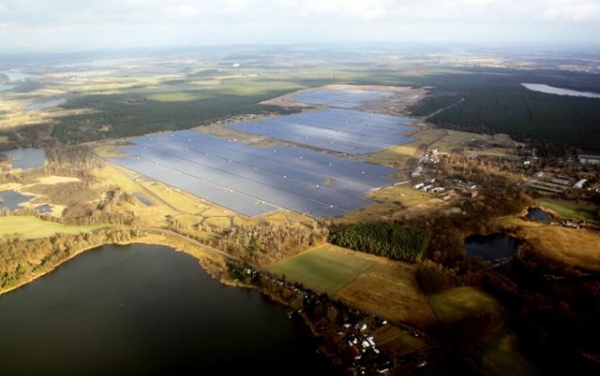 한화큐셀이 건설한 독일 브란덴부르크 태양광 발전소 전경. 한화큐셀 제공