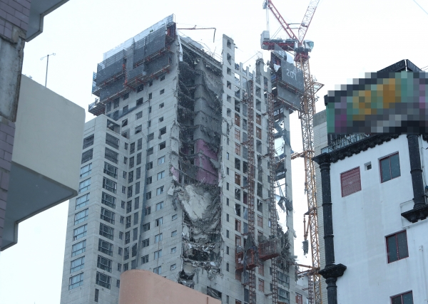 지난 1월 11일 오후 4시께 광주 서구 화정동에서 신축 공사 중인 고층아파트 외벽이 무너져내렸다. (사진=연합뉴스)