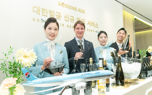대한항공은 13일 오전 서울 포시즌스 호텔에서 신규 기내 와인 발표회를 열고 새롭게 선정된 기내 와인 50종을 발표했다 (사진=대한항공)