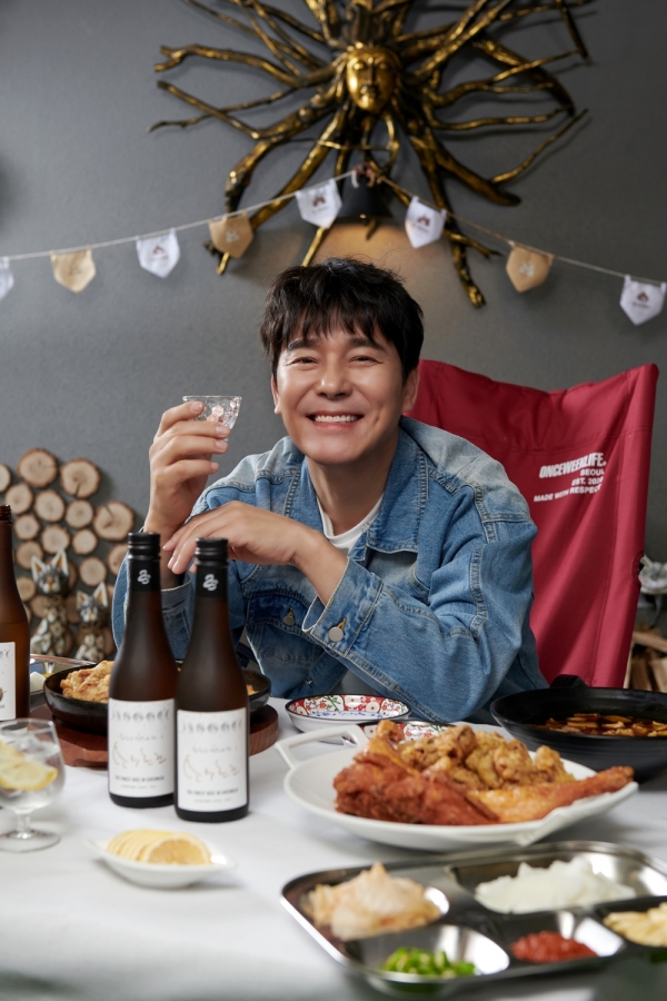 임창정, 히트곡 이름 딴 진짜 소주 '소주한잔' 출시…제작 과정 전반 참여 임창정, 히트곡 이름 딴 진짜 소주 '소주한잔' 출시…제작 과정 전반 참여