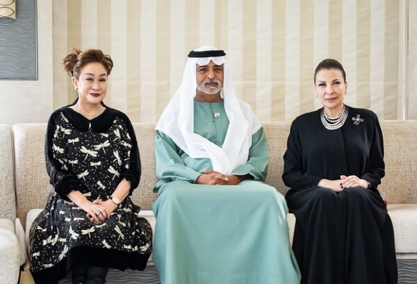 (좌측부터) 이미경 CJ ENM 부회장, 셰이크 나얀 빈 무바라크 알 나얀 UAE 관용공존부 장관, 후다 알카미스 카누 아부다비음악예술재단 이사장 / 사진=CJ ENM