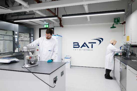 영국 사우스햄튼 혁신 센터에서 과학자 및 엔지니어가 연구를 진행하고 있다 / 제공=BAT로스만스