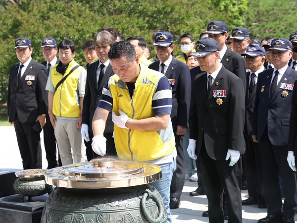 동서식품, 호국보훈의 달 맞아 현충원서 감사나눔 실천