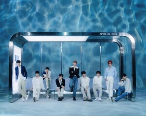 ZEROBASEONE, 미니 3집 'You had me at HELLO'로 日 <b>오리콘</b> 주간 차트 <b>2관왕</b> ...