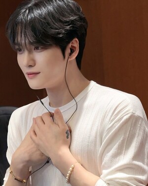 [<b>디시트렌드</b>] 김재중 2관왕 질주···WOODZ·정승원까지 끓는 <b>팬심</b>